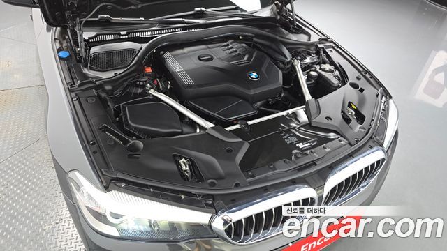 BMW 5-Series G30 520i Luxury - фото 4