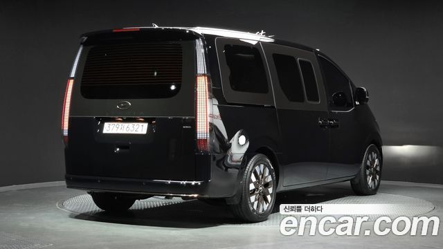 Hyundai Staria 4WD Lounge 9-Seater Inspiration - фото 1