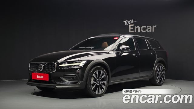Volvo V60 2-го поколения B5 Ultimate AWD - фото 0