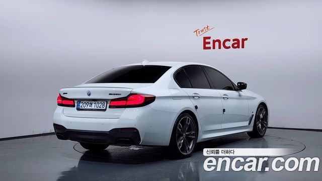 BMW 5-Series G30 M550i xDrive - фото 1