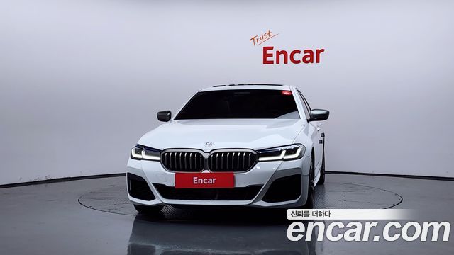 BMW 5-Series G30 M550i xDrive - фото 2