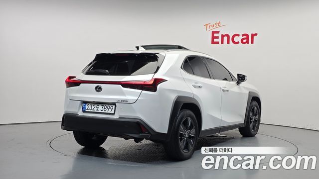 Lexus UX 2.0 2WD - фото 1