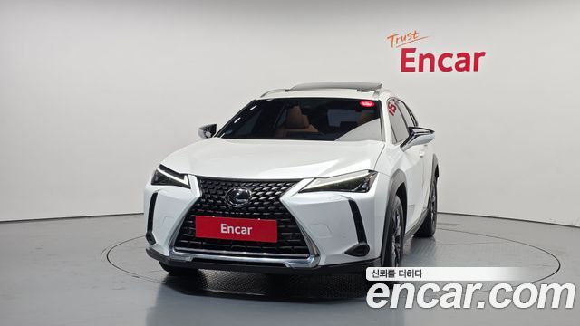 Lexus UX 2.0 2WD - фото 2