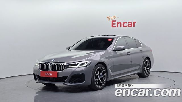 BMW 5-Series G30 530e M Sport - фото 0