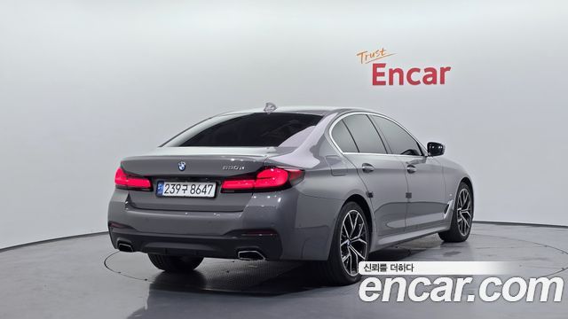 BMW 5-Series G30 530e M Sport - фото 1