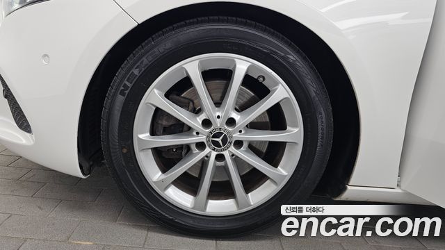 Mercedes-Benz A-Class W177 A220 Sedan - фото 4