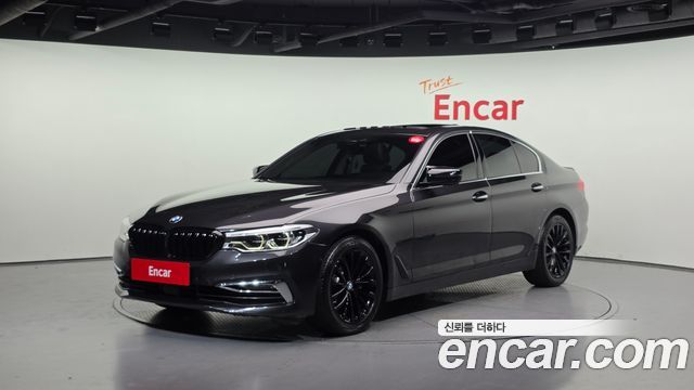 BMW 5-Series G30 520d Luxury Special Edition - фото 0