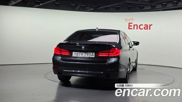 BMW 5-Series G30 520d Luxury Special Edition - фото 3