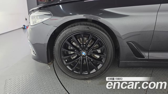 BMW 5-Series G30 520d Luxury Special Edition - фото 4