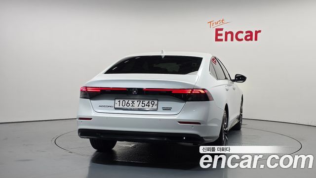 Honda Accord 11-го поколения 2.0 Hybrid Touring - фото 3