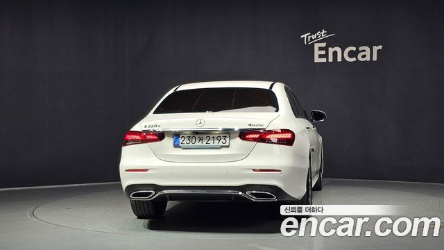 Mercedes-Benz E-Class W213 E220d 4MATIC AMG Line - фото 3