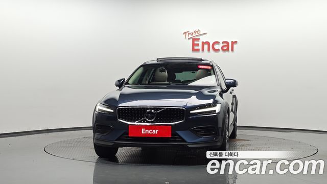 Volvo V60 2-го поколения T5 Pro AWD - фото 1