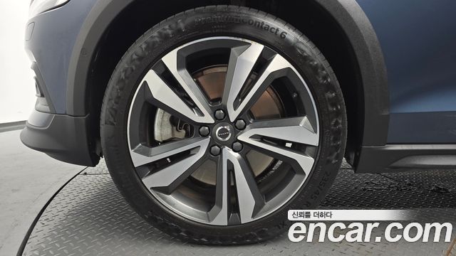Volvo V60 2-го поколения T5 Pro AWD - фото 3