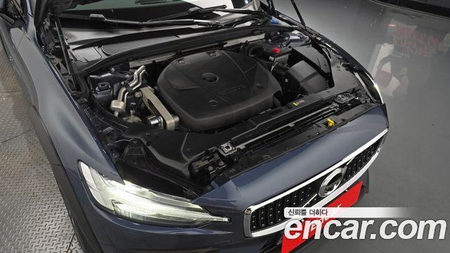 Volvo V60 2-го поколения T5 Pro AWD - фото 4