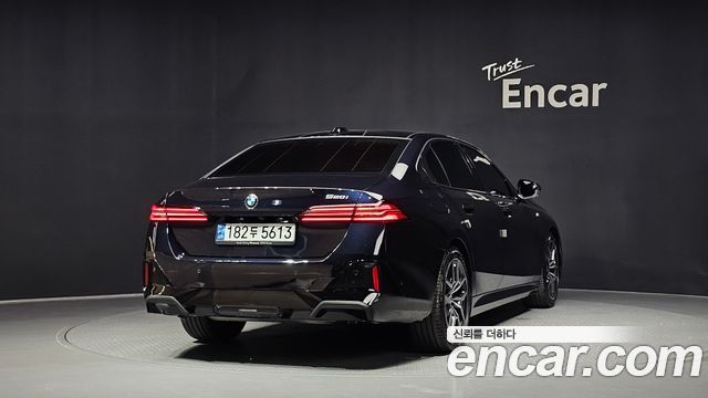 BMW 5-Series G60 520i M Sport - фото 1