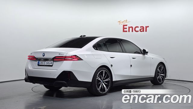 BMW 5-Series G60 530i xDrive M Sport - фото 1