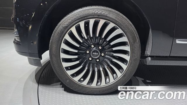 Lincoln Navigator 4-го поколения 3.5L - фото 4