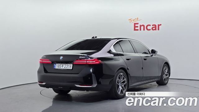 BMW 5-Series G60 530i xDrive - фото 1