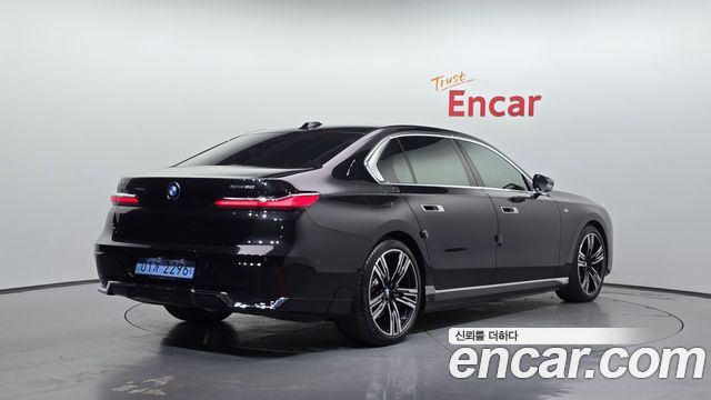 BMW i7 G70 xDrive 60 M sport - фото 1