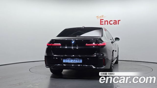 BMW i7 G70 xDrive 60 M sport - фото 3