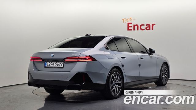 BMW 5-Series G60 520i M Sport - фото 1