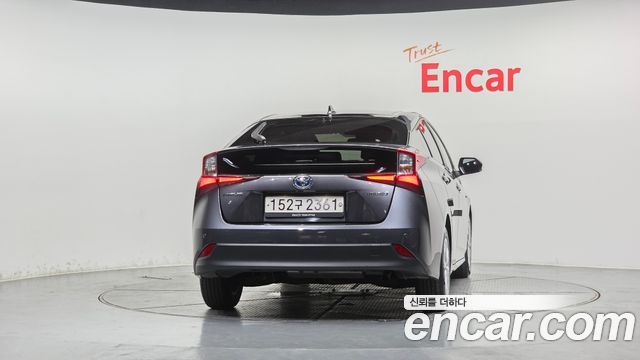 Toyota Prius 4-го поколения 1.8 E - фото 3