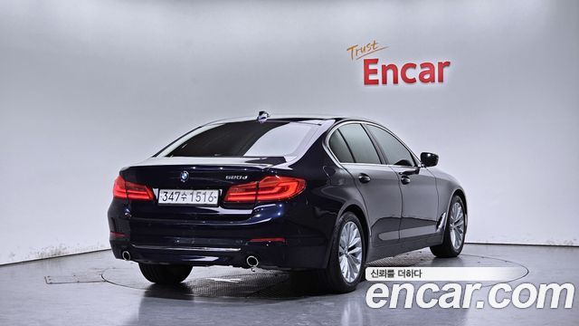 BMW 5-Series G30 520d Luxury Plus - фото 1