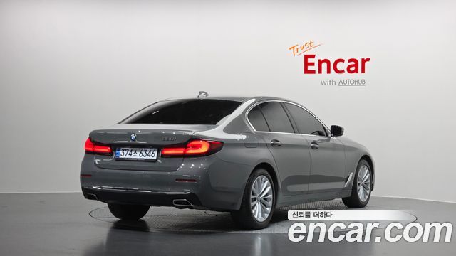 BMW 5-Series G30 530i Luxury - фото 1