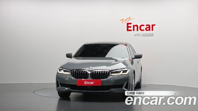 BMW 5-Series G30 530i Luxury - фото 2