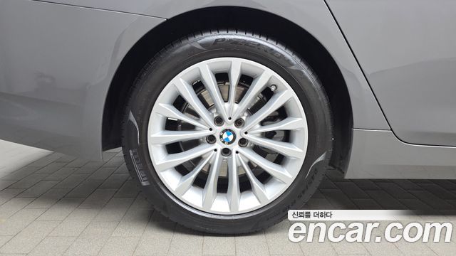 BMW 5-Series G30 530i Luxury - фото 4