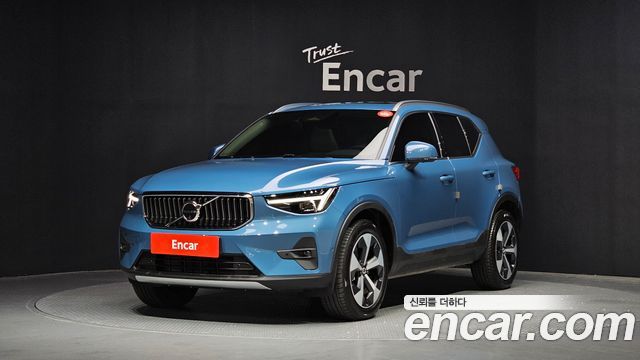 Volvo XC40 B4 Ultra Bright - фото 0