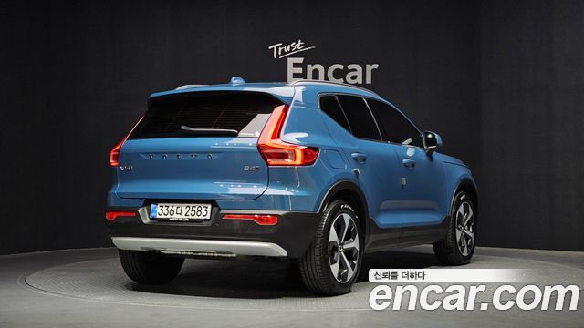 Volvo XC40 B4 Ultra Bright - фото 1