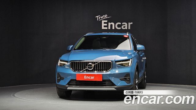 Volvo XC40 B4 Ultra Bright - фото 2