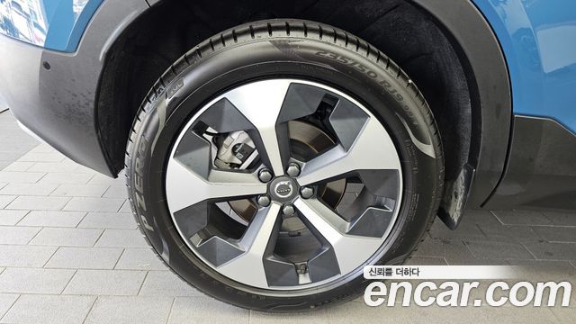 Volvo XC40 B4 Ultra Bright - фото 4