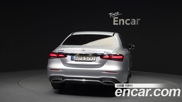 Mercedes-Benz E-Class W213 E220d 4MATIC AMG Line - фото 3