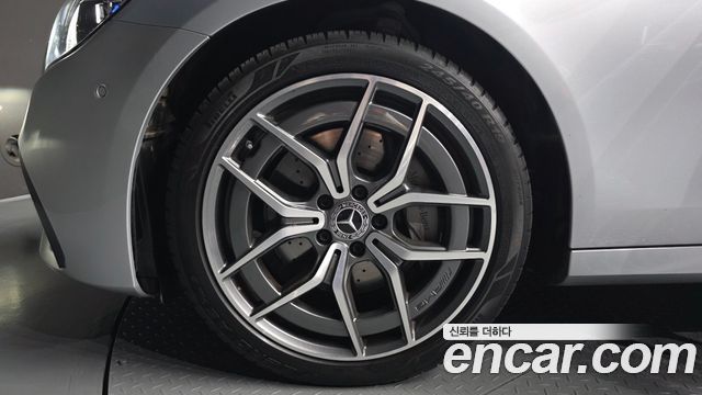 Mercedes-Benz E-Class W213 E220d 4MATIC AMG Line - фото 4