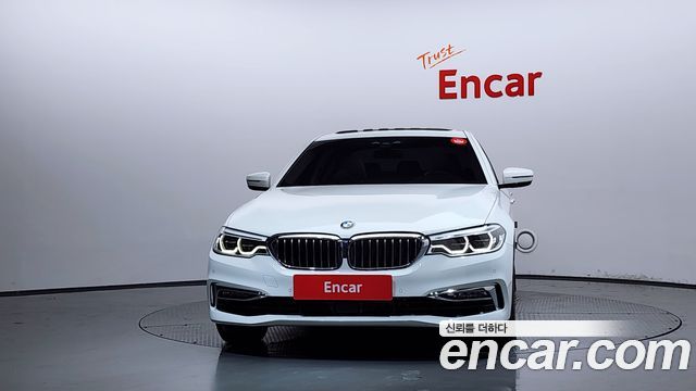 BMW 5-Series G30 530i xDrive Luxury Plus - фото 2