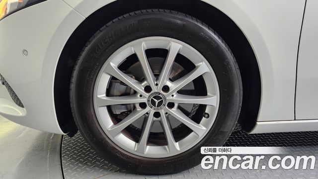 Mercedes-Benz A-Class W177 A220 Sedan - фото 4