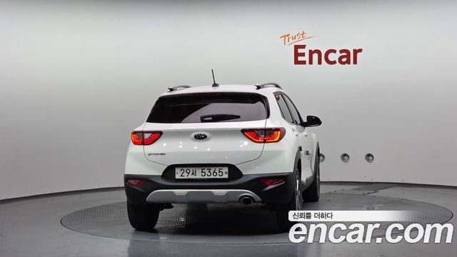 Kia Stonic 1.4 Trendy - фото 3