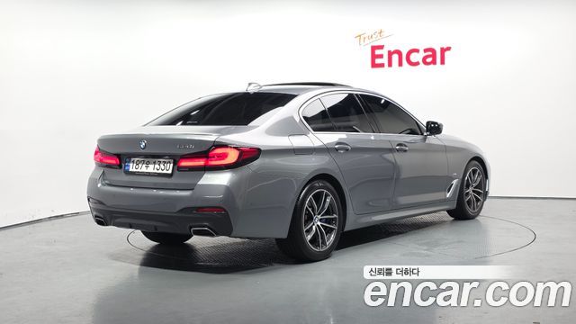 BMW 5-Series G30 520i M Sport - фото 0
