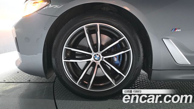 BMW 5-Series G30 520i M Sport - фото 3