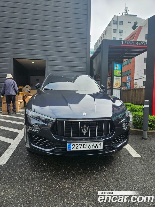 Maserati Levante 3.0 Diesel AWD GranLusso - фото 1