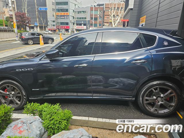 Maserati Levante 3.0 Diesel AWD GranLusso - фото 2