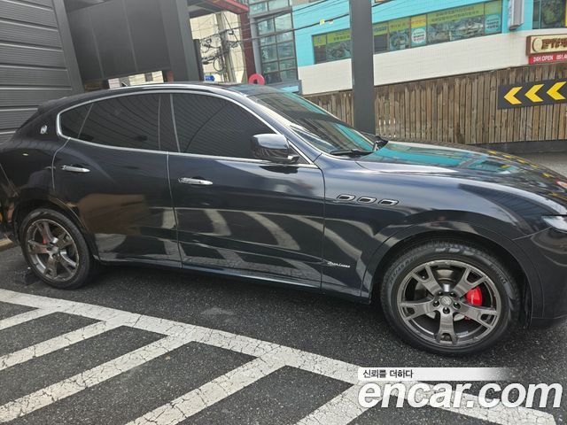 Maserati Levante 3.0 Diesel AWD GranLusso - фото 4