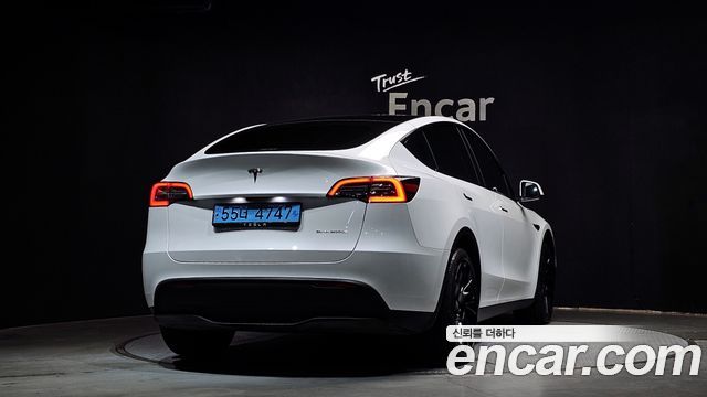Tesla Model Y Long Range AWD - фото 3