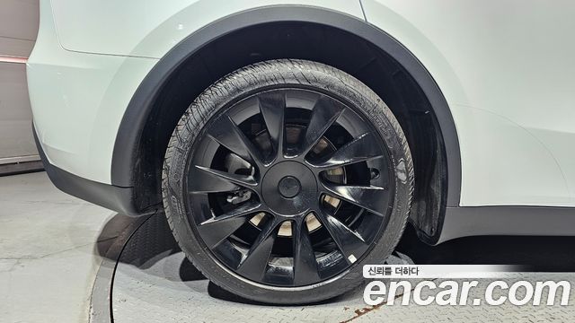 Tesla Model Y Long Range AWD - фото 4