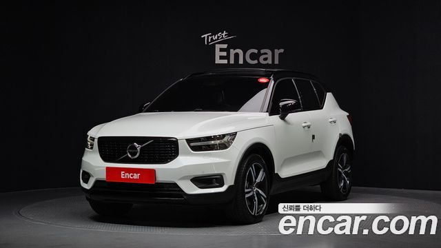 Volvo XC40 B4 R-Design - фото 0