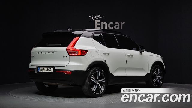 Volvo XC40 B4 R-Design - фото 1