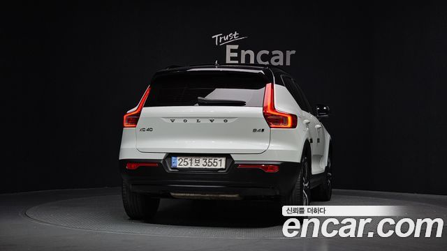 Volvo XC40 B4 R-Design - фото 3