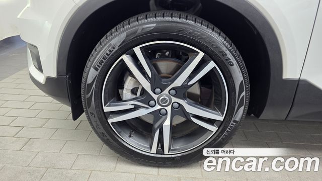 Volvo XC40 B4 R-Design - фото 4